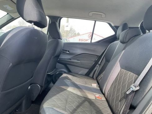 Used 2018 Nissan Kicks SV FWD image 11