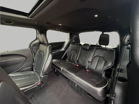 Used 2025 Chrysler Pacifica Limited FWD image 74