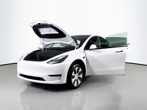 Used 2021 Tesla Model Y Standard Range image 33