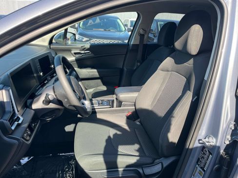 Used 2025 Kia Sportage LX FWD image 29