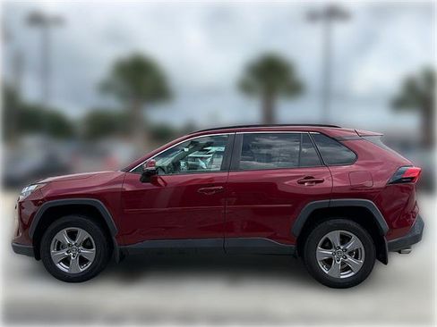 Used 2022 Toyota RAV4 XLE w/ Convenience Package FWD image 4