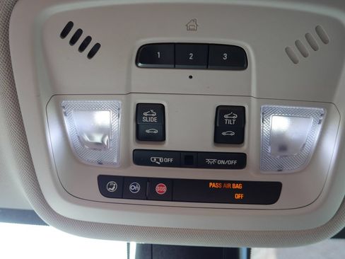 Used 2018 Chevrolet Traverse Premier AWD/4WD image 31