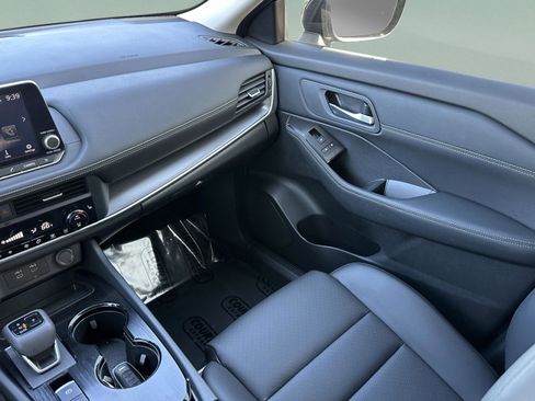 Certified 2025 Nissan Rogue SV w/ SV Premium Package image 16