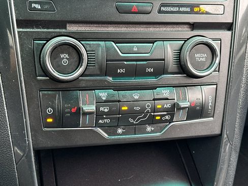 Used 2016 Ford Explorer XLT w/ Equipment Group 202A image 20