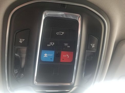 Certified 2022 Jeep Grand Cherokee Limited image 31