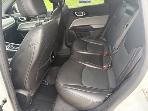Used 2023 Jeep Compass Limited AWD/4WD image 13