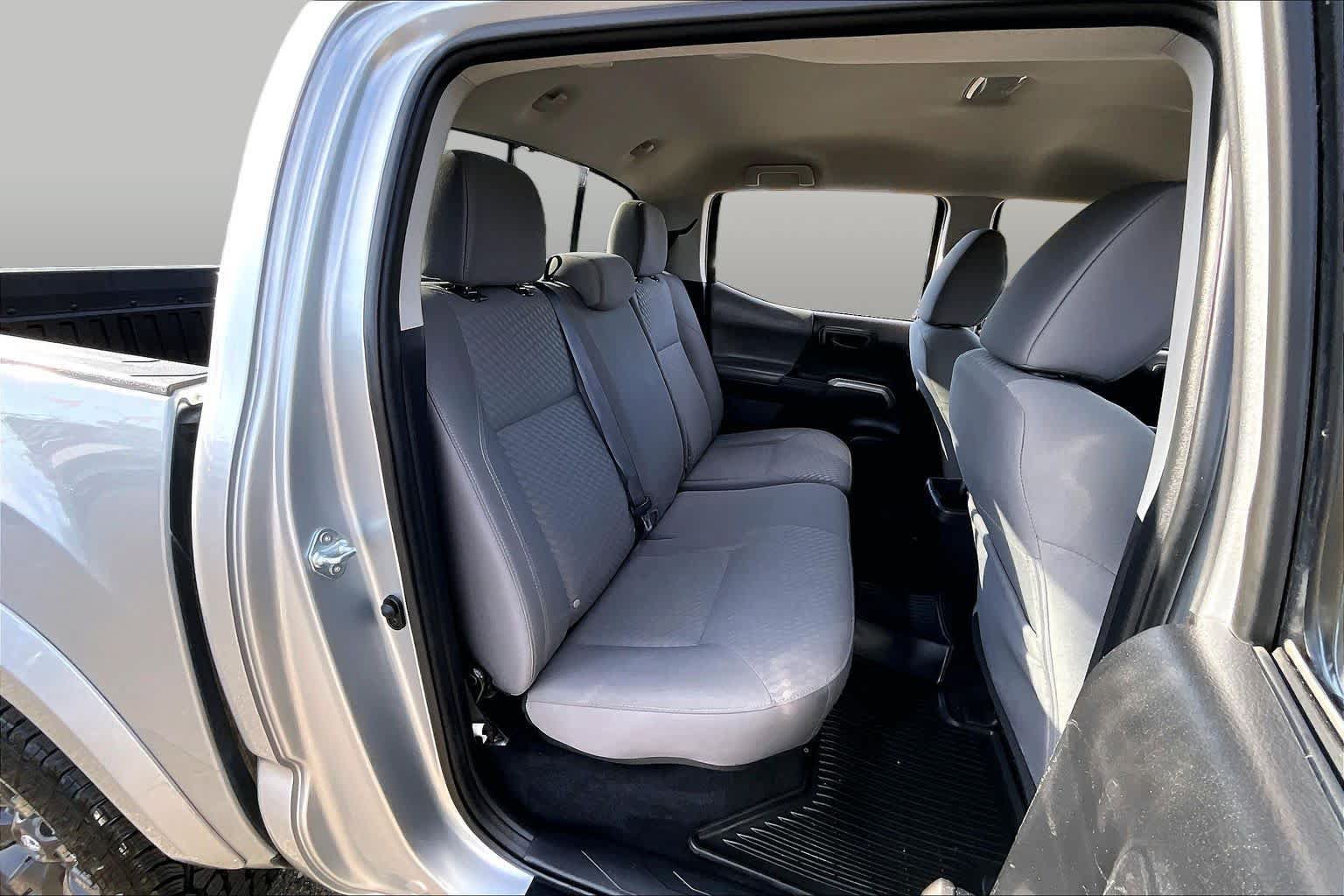Used 2022 Toyota Tacoma SR5 w/ Technology Package AWD/4WD image 19