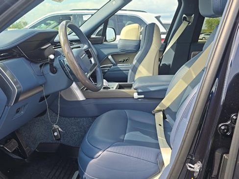 Certified 2025 Land Rover Range Rover SV AWD/4WD image 5