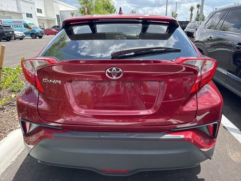 Used 2018 Toyota C-HR XLE image 5