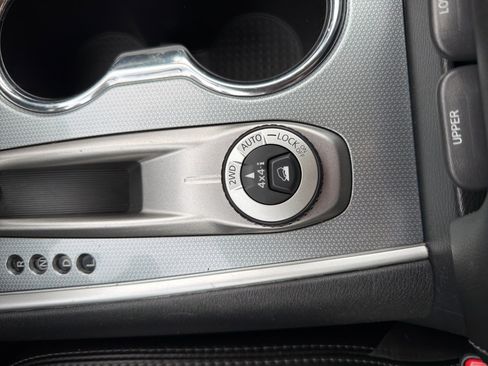 Used 2017 Nissan Pathfinder SL image 45