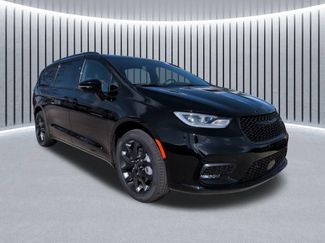 New 2026 Chrysler Pacifica Limited video 1