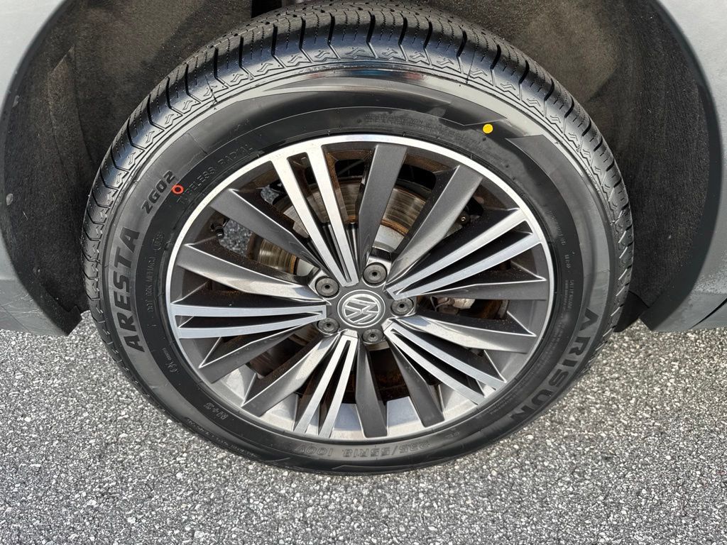 Used 2019 Volkswagen Tiguan SEL AWD/4WD image 9