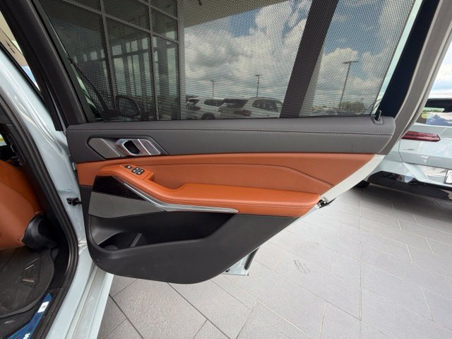 Used 2026 BMW X7 xDrive40i w/ M Sport Package AWD/4WD image 27