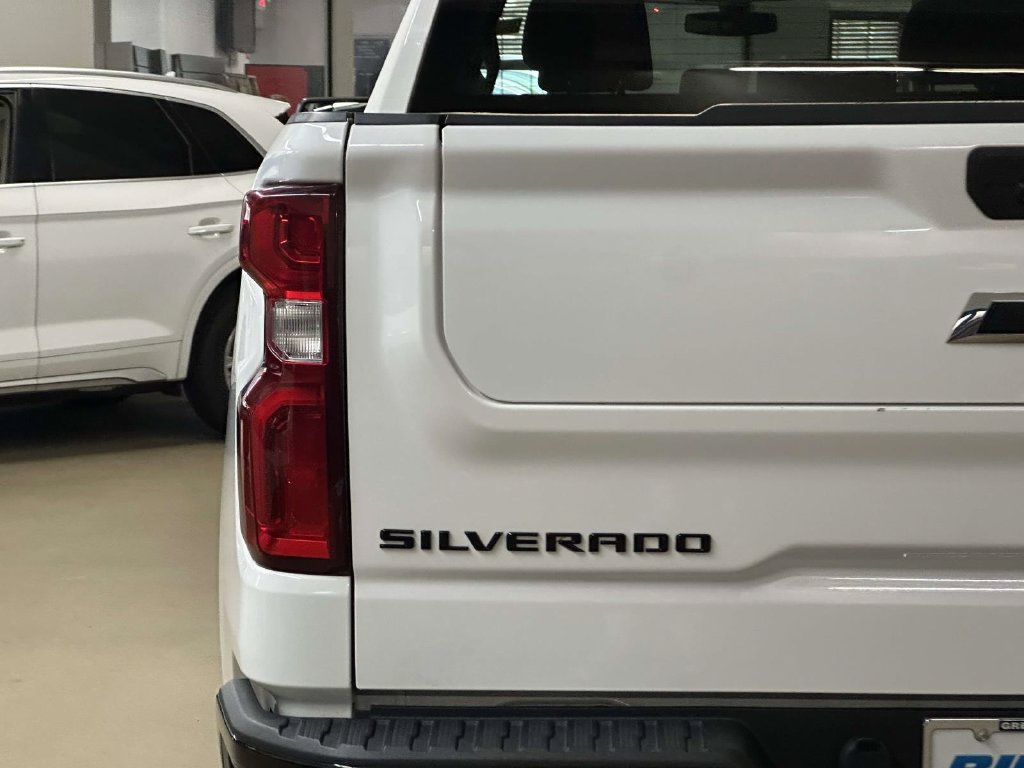 Used 2021 Chevrolet Silverado 1500 Custom Trail Boss w/ LPO, Dark Essentials Package AWD/4WD image 15