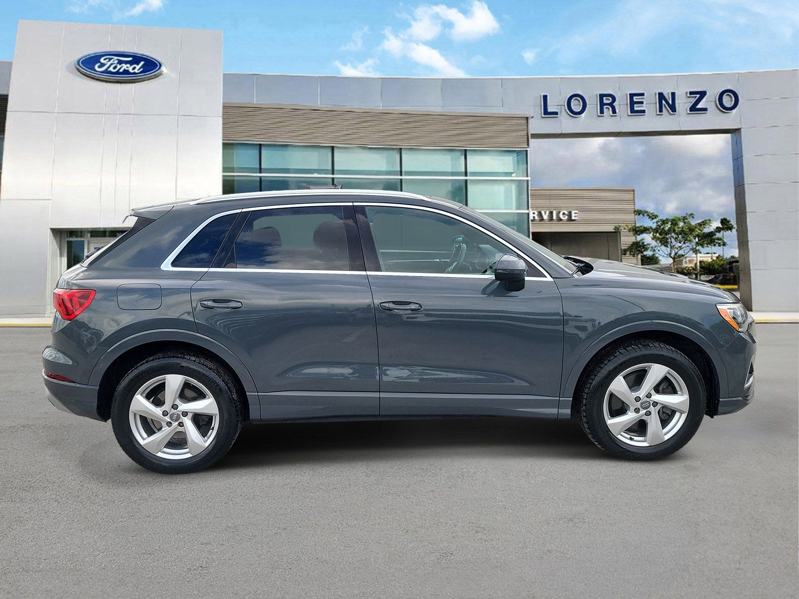 Used 2019 Audi Q3 2.0T Premium w/ Convenience Package AWD/4WD image 4