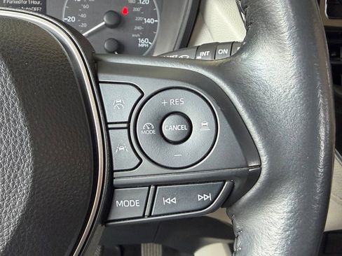 Used 2023 Toyota Corolla Cross LE AWD/4WD image 36