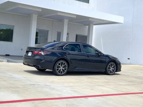 Used 2022 Toyota Camry SE FWD image 8