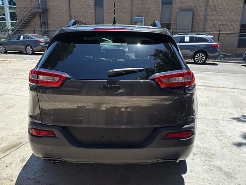 Used 2017 Jeep Cherokee Sport w/ Cold Weather Group FWD image 6