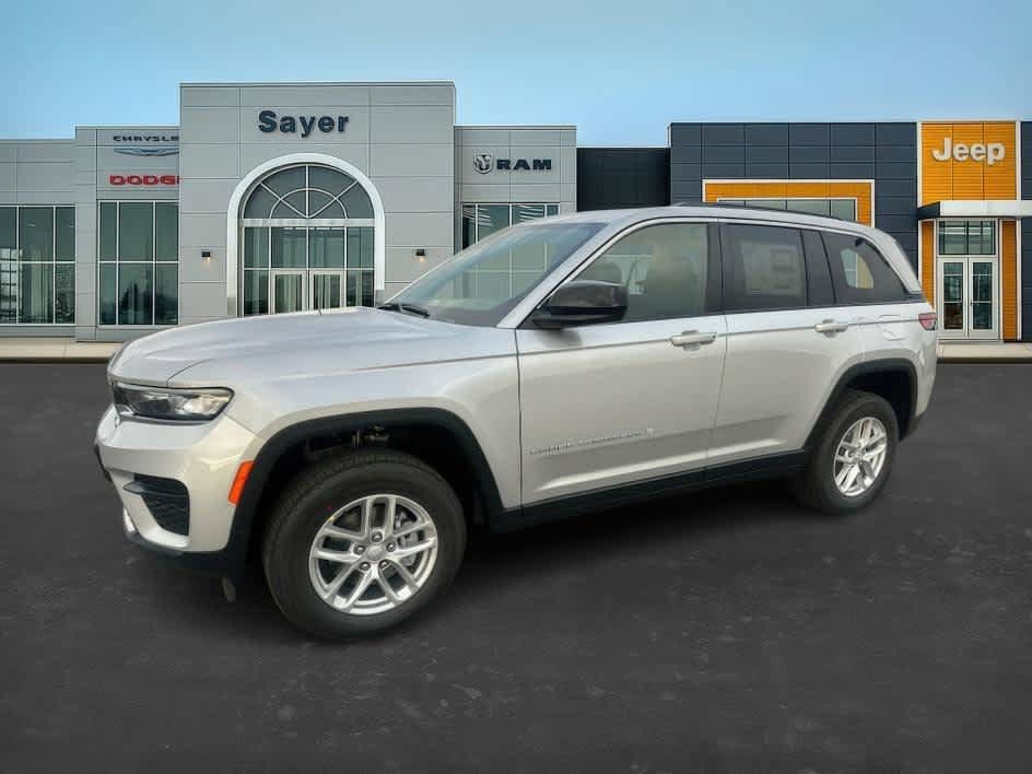 New 2025 Jeep Grand Cherokee Laredo X w/ Trailer Tow Package AWD/4WD image 7