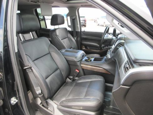 Used 2018 Chevrolet Suburban LT AWD/4WD image 27