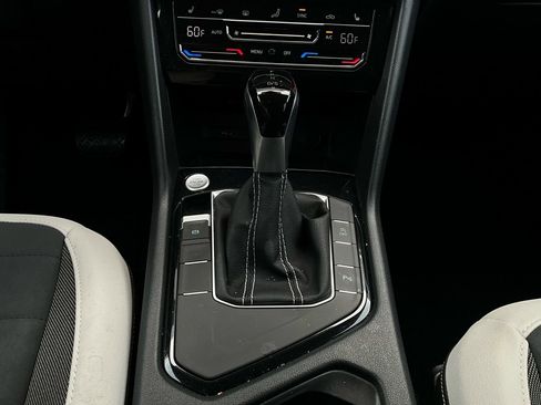 Used 2025 Volkswagen Taos SE image 23