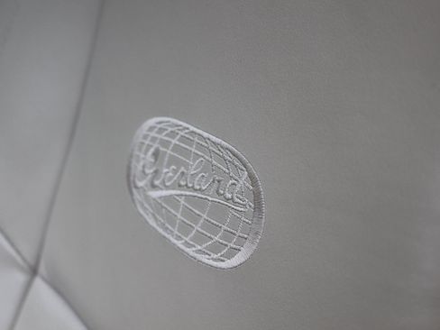 Used 2017 Jeep Grand Cherokee Overland image 37