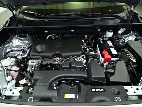 Used 2022 Toyota RAV4 LE image 15