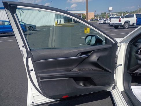 Used 2021 Toyota Camry SE FWD image 19