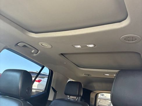 Used 2020 Chevrolet Traverse LT w/ LT Premium Package AWD/4WD image 9