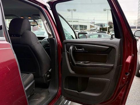 Used 2017 Chevrolet Traverse LT image 30
