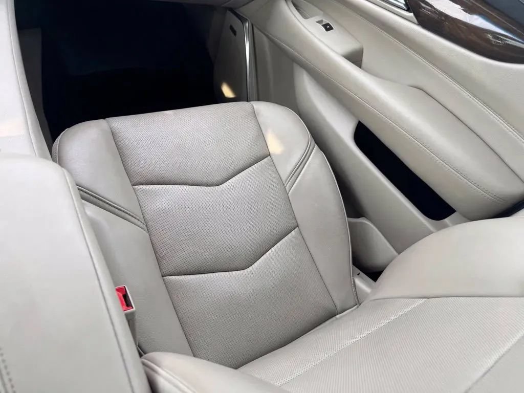 Used 2018 Cadillac Escalade Luxury AWD/4WD image 23