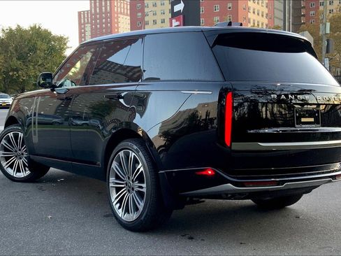 New 2025 Land Rover Range Rover SE image 12