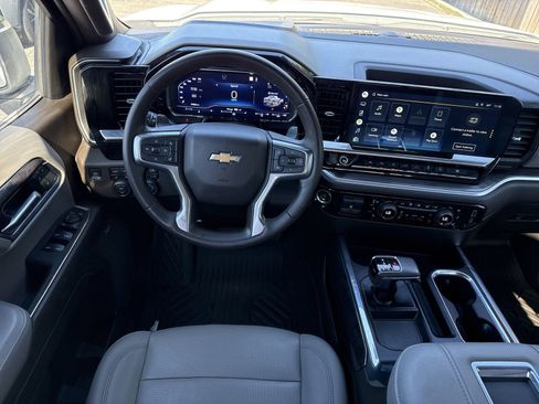 Used 2022 Chevrolet Silverado 1500 LTZ AWD/4WD image 12