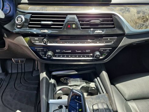 Used 2018 BMW M550i xDrive AWD/4WD image 28