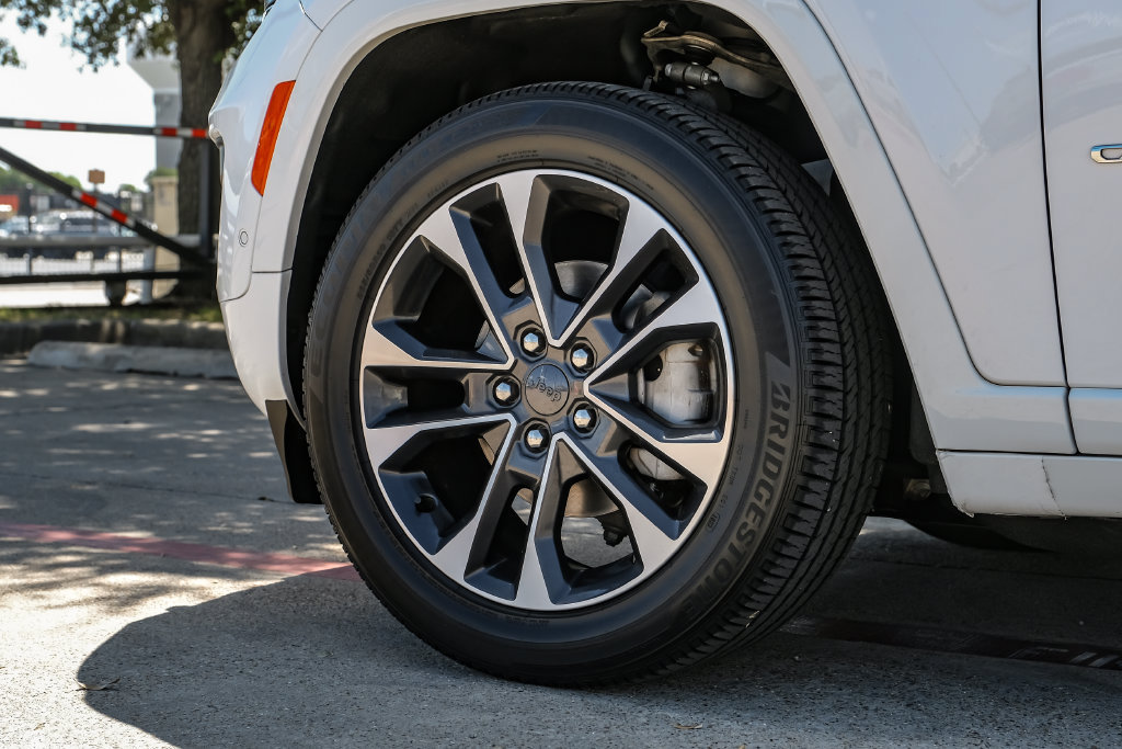 Used 2023 Jeep Grand Cherokee Overland AWD/4WD image 73