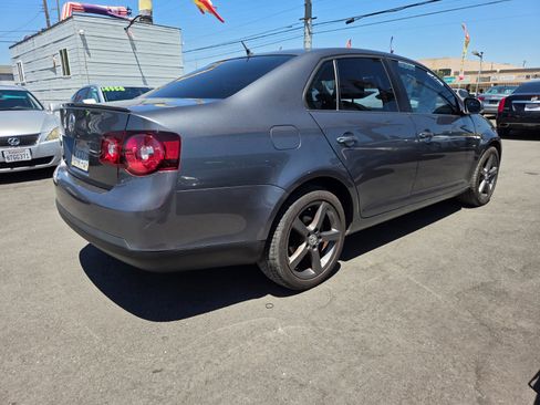 Used 2009 Volkswagen Jetta S FWD image 4