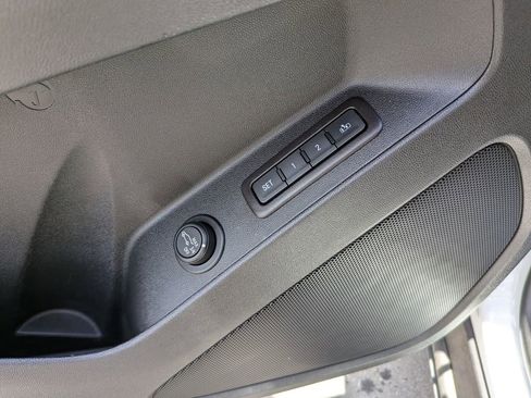 Used 2020 Chevrolet Equinox Premier FWD image 24