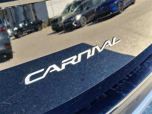Certified 2024 Kia Carnival LX image 6