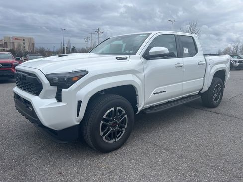 New 2025 Toyota Tacoma TRD Sport image 6