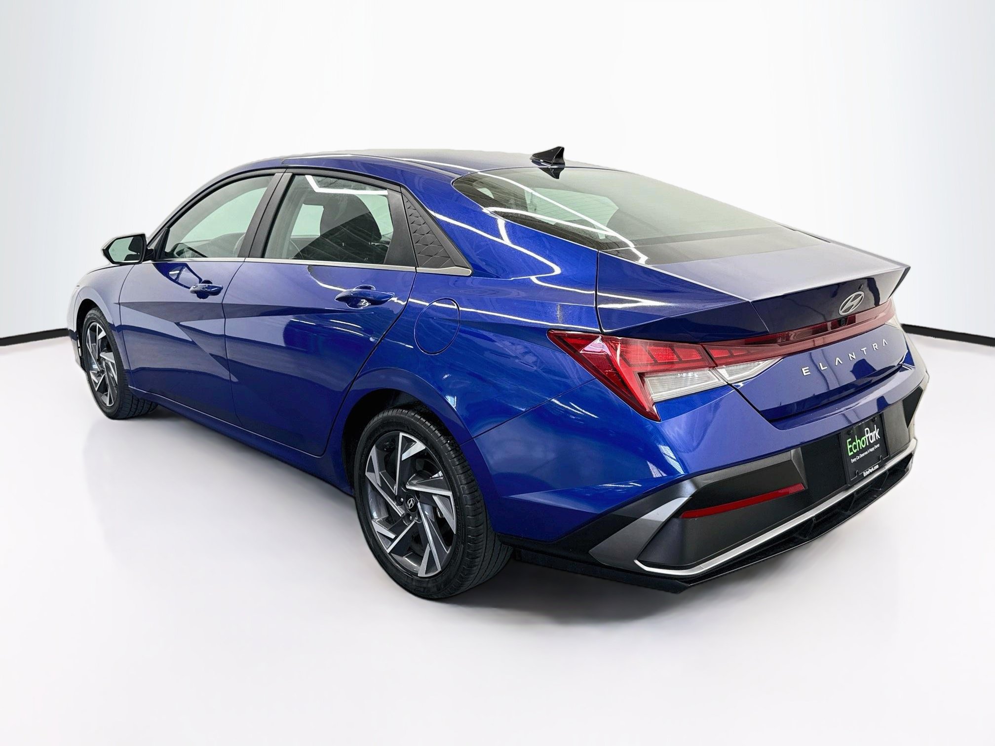 Used 2025 Hyundai Elantra SEL FWD image 5