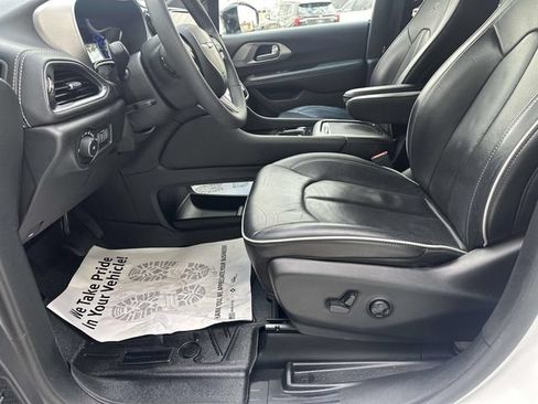 Used 2023 Chrysler Pacifica Limited w/ Uconnect Theater Family Group FWD image 48
