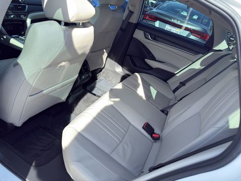 Used 2022 Honda Accord Touring image 18