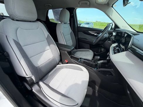 Used 2025 Chevrolet TrailBlazer LT FWD image 28