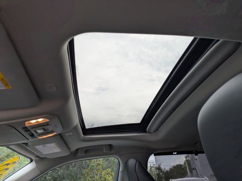 Used 2023 Toyota Highlander XLE image 21