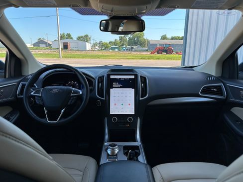 Used 2023 Ford Edge SEL image 9