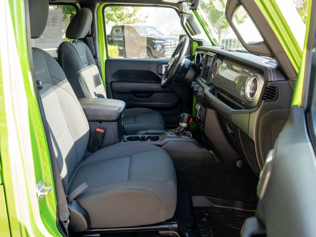 Used 2018 Jeep Wrangler Unlimited Sahara AWD/4WD image 10