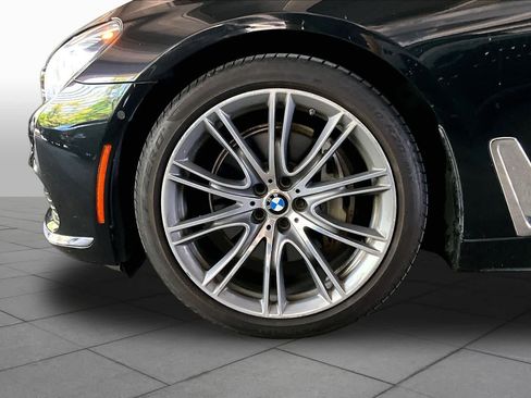 Used 2018 BMW 740i RWD image 10