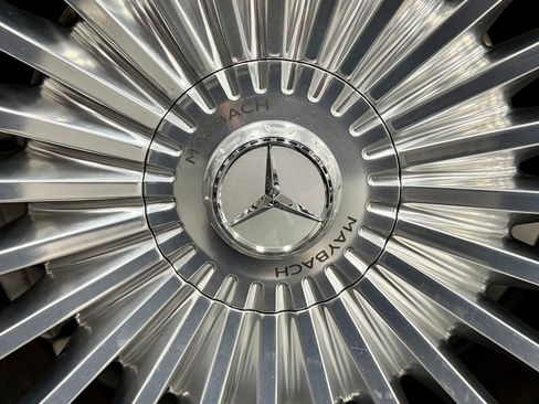 Used 2023 Mercedes-Benz Maybach GLS 600 4MATIC image 18