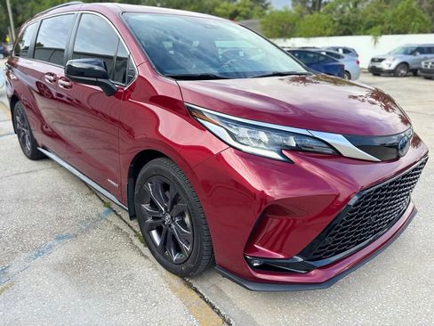 Used 2021 Toyota Sienna XSE w/ XSE Plus Package FWD image 7