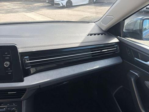 Used 2025 Volkswagen Jetta SE image 35